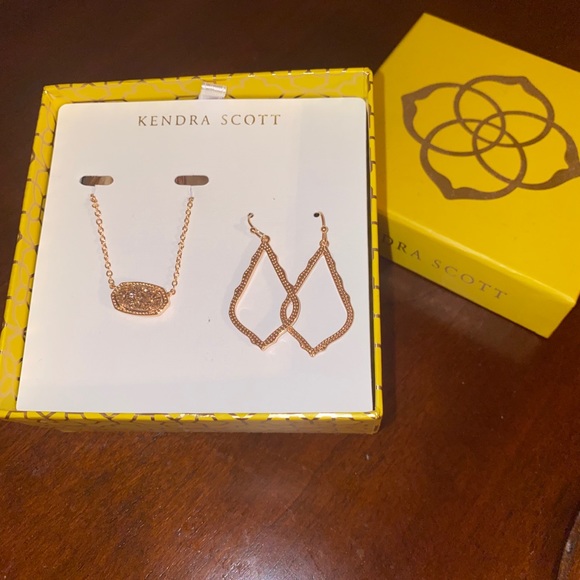 Kendra Scott Jewelry - Kendra Scott Exclusive Necklace and Earring Set